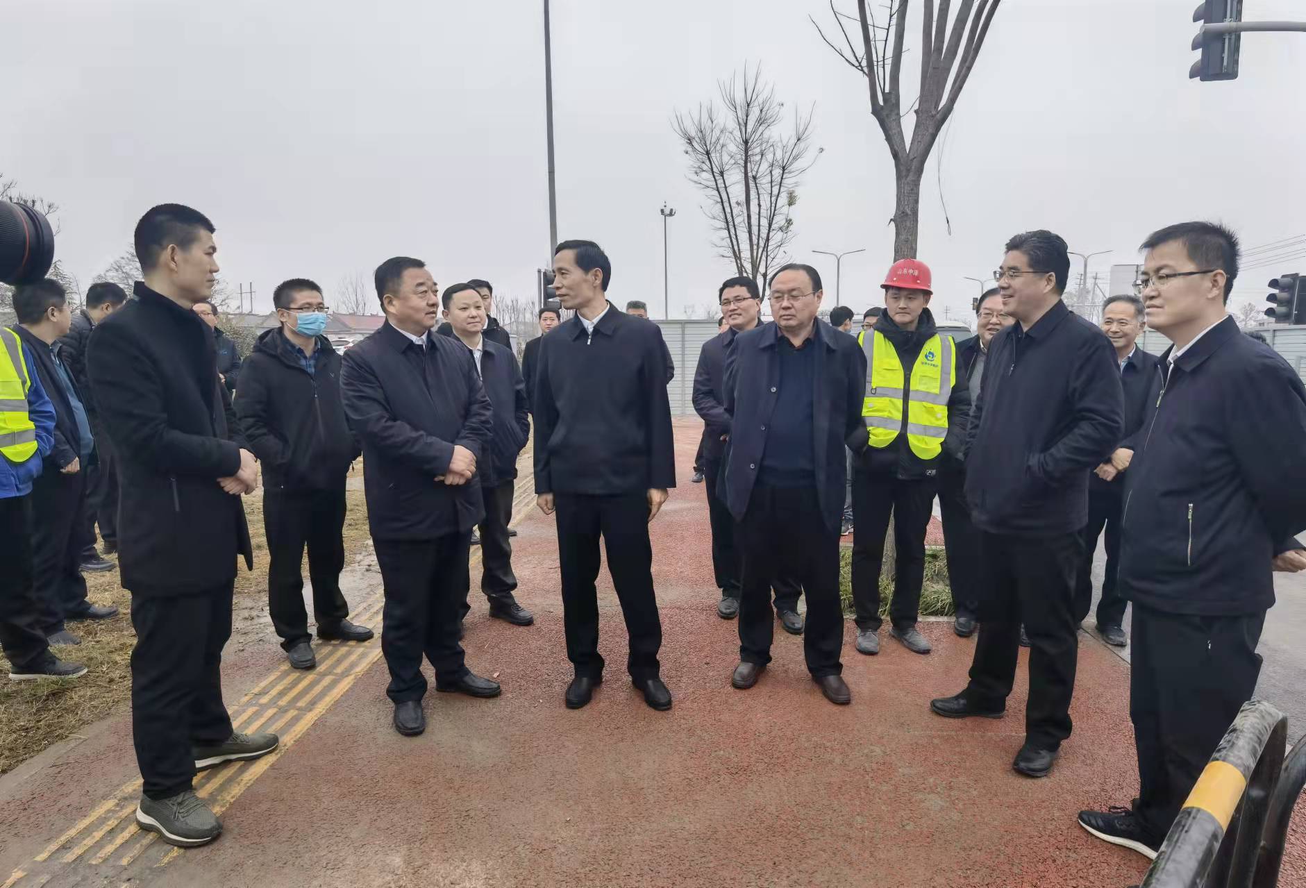 菏澤市市委副書記、市長張倫一行到七里河污水處理廠配套管網(wǎng)工程調(diào)研指導工作